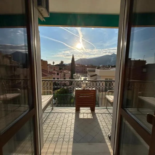Centralissimo appartamento Loano, hotel in Loano