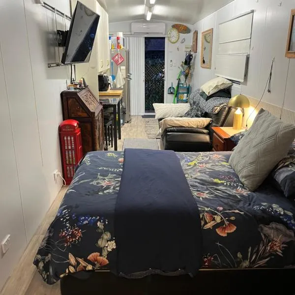 TINY HOME - Benny’s Bar, hotel v destinaci Lake Munmorah