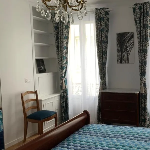 Apartment quartier St Louis - 10 mins walking Château Versailles, hôtel à Versailles