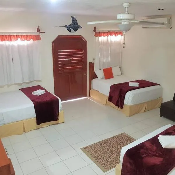 Hotel Fisherman lodge, cuarto base triple、プンタ・アレンのホテル