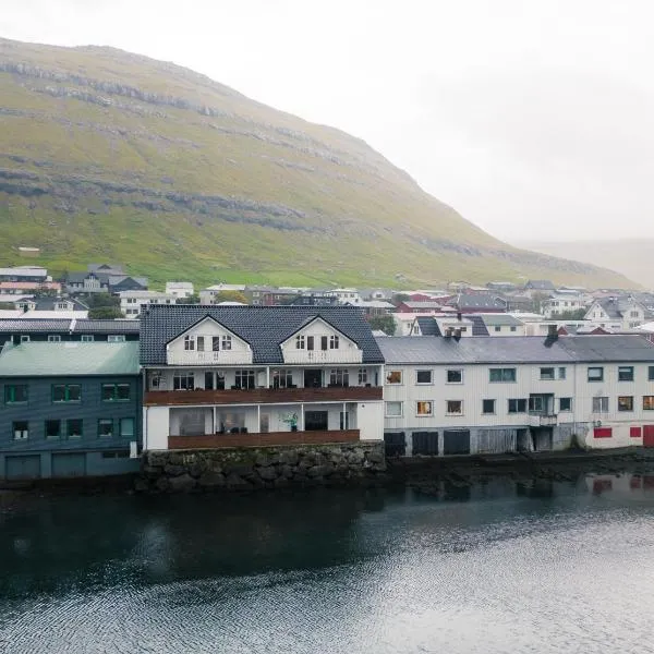Spacious City Center Home by the Sea, hotel in Svínoy