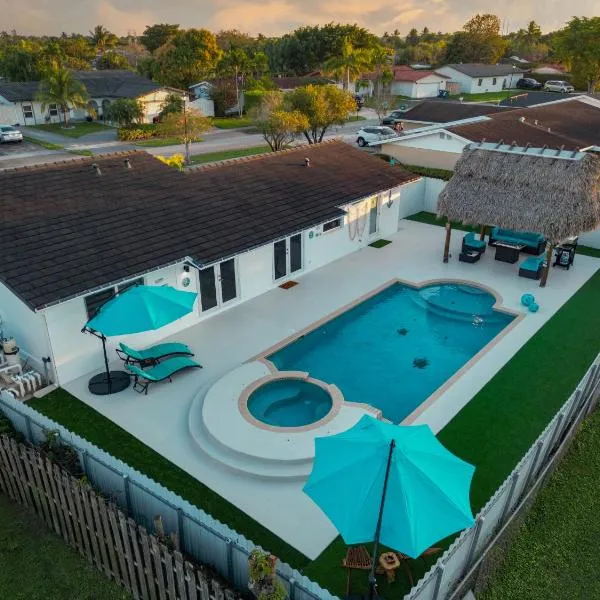 Poolside Paradise Retreat、Tamiamiのホテル