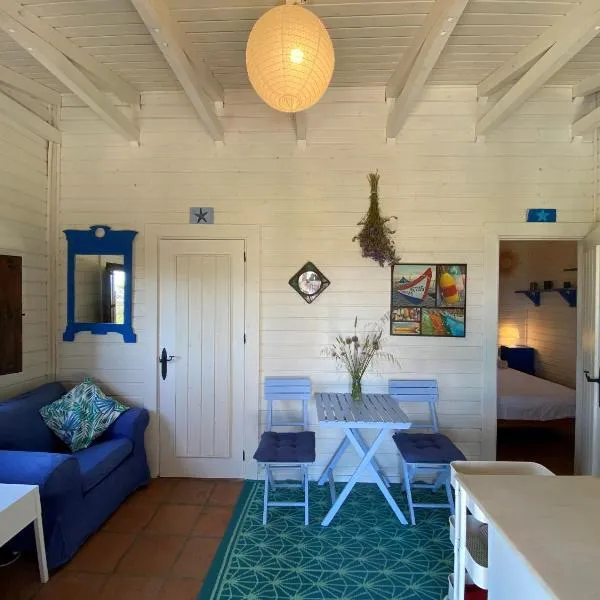 Rustic Cabin Tarifa 4 guests 5 minutes to beach, hotel in Tarifa