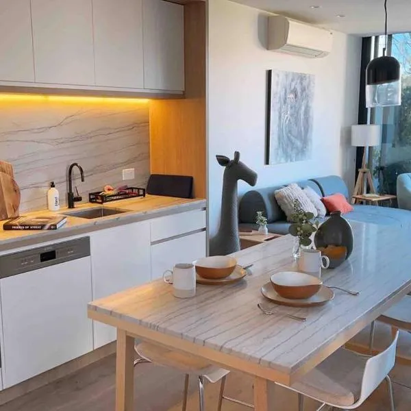 Award winning designer complex – Cantala, hotel a Melbourne