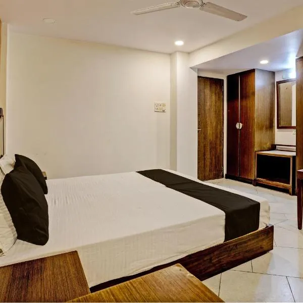 Hotel Golden Nest, hotel in Vāngaon