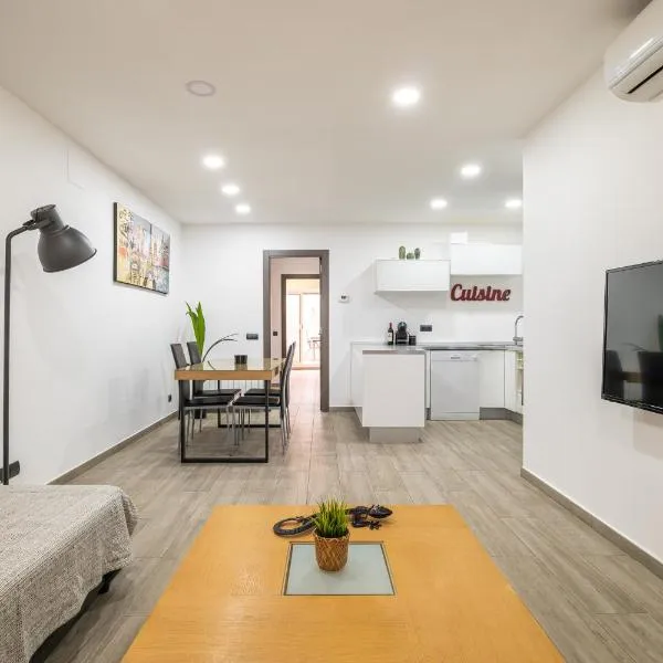 Luxury Beach Apartment, next to the sea, hotel v destinaci Premiá de Mar