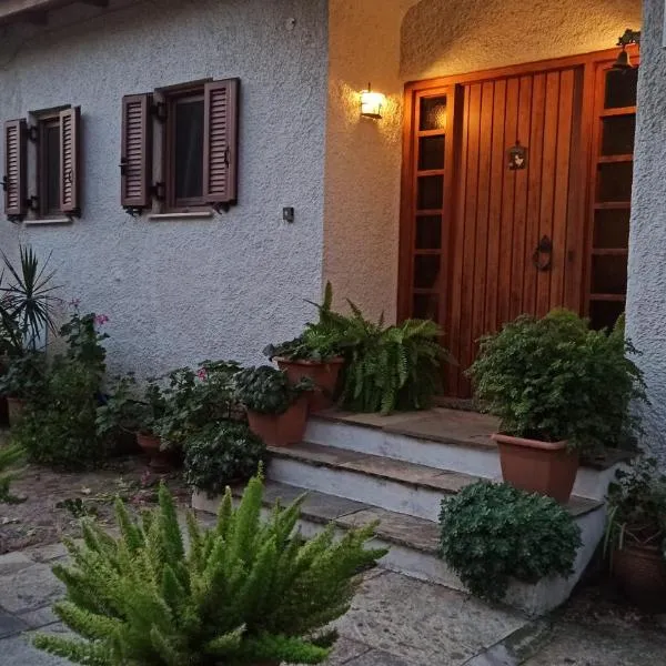 Nafpaktos cottage by the sea for travelers and dreamers!, hotel in Nafpaktos