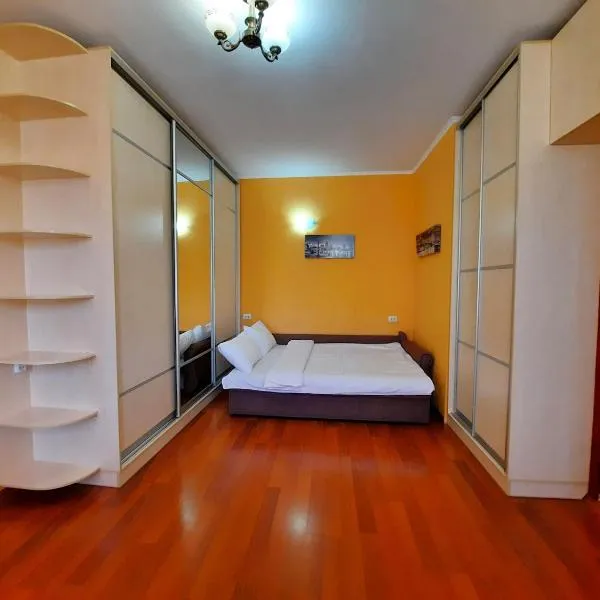 Двокімнатна квартира в центрі біля готелю Палаццо Мережа Alex Apartments Безконтакнте заселення 24-7, hotel in Poltava