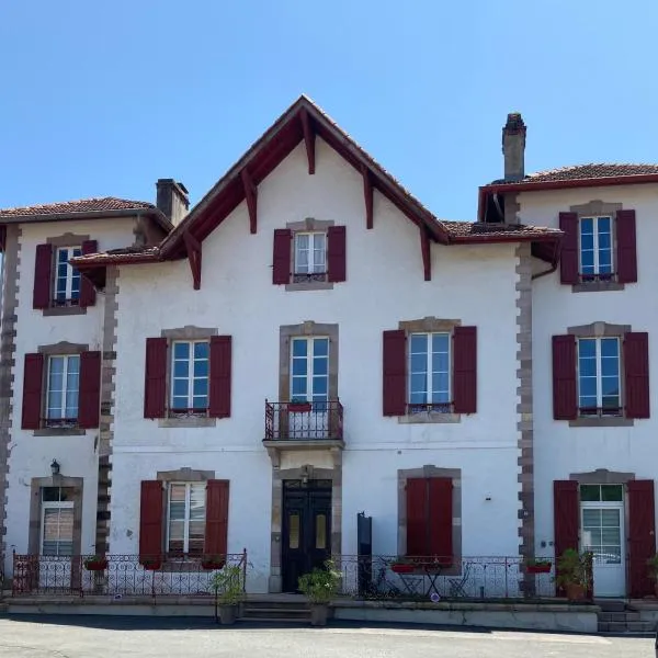 Maison Graciateguy, hotel v destinaci Saint-Étienne-de-Baigorry