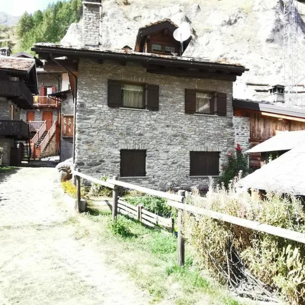 Maison Sarteur Alloggio ad uso turistico -VDA-LA THUILE- 0065, hotel sa La Thuile