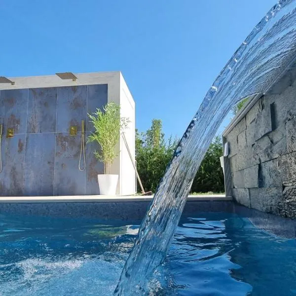 CasaKadd001Luxury Heated Pool Garden PatioBarbeque, hotel v destinaci Civé