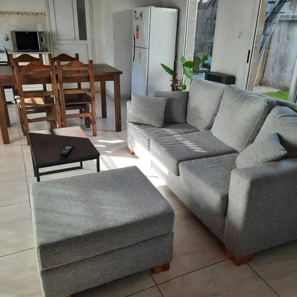 Necochea-Casa para hasta 4 personas!, hotel in Necochea
