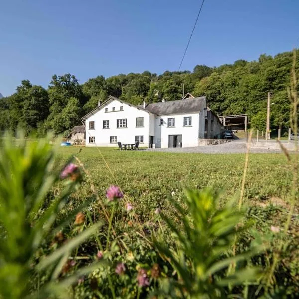 Au cœur des Pyrénées bigourdane, hotell i Lau-Balagnas