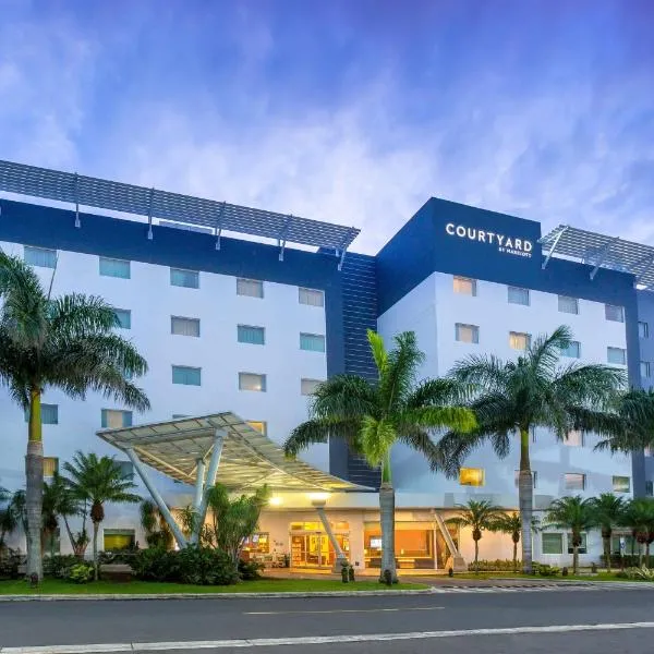 Courtyard by Marriott San Jose Airport Alajuela، فندق في Carrizal