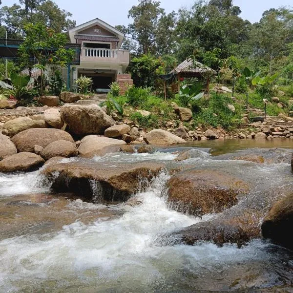 Dango1881muslim riverstay, hotel u gradu 'Kampong Suak Larah'