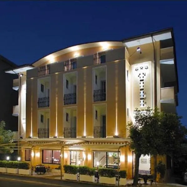 Hotel Till: Rimini'de bir otel