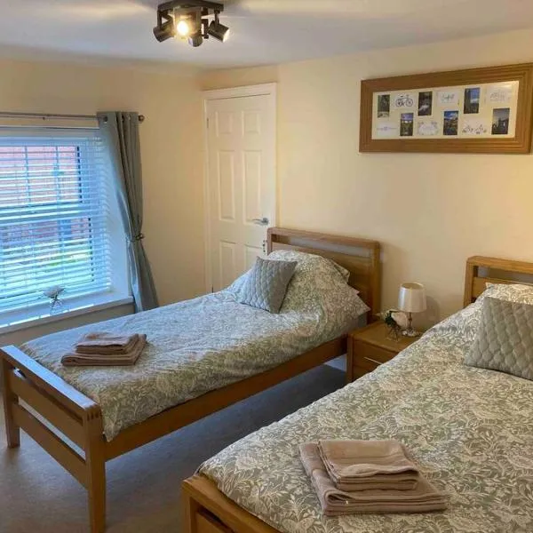 43 Heol Maelor- A Homely Cottage in Wrexham, North Wales, hotel in Coedpoeth