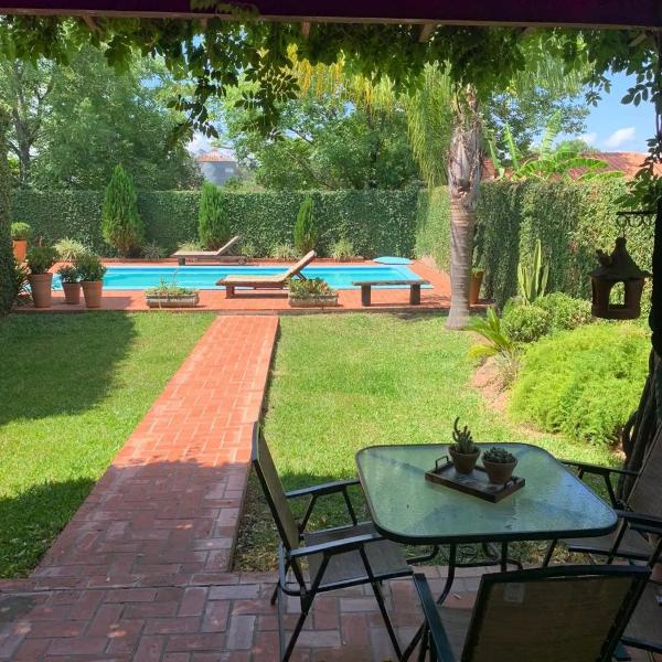 Residência familiar com piscina e área de lazer