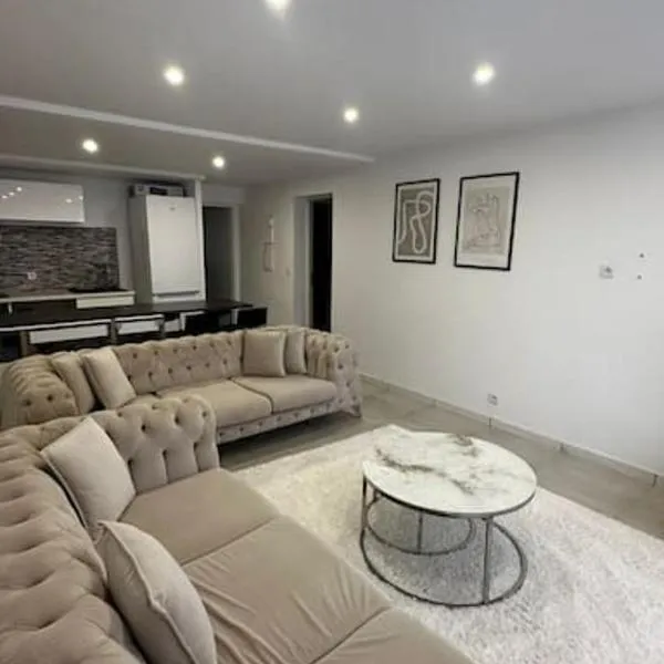 Appartement avec jardinet, fête interdite !, hotel din Argenteuil