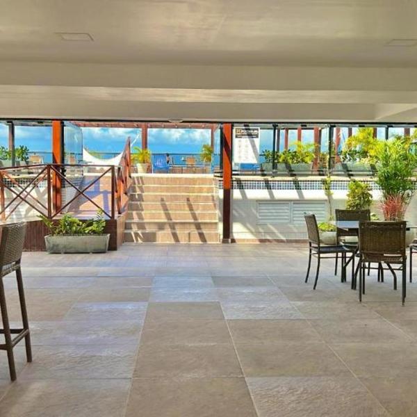 Flat mobiliado, beira mar na melhor localização da Praia do Cabo Branco - João Pessoa PB