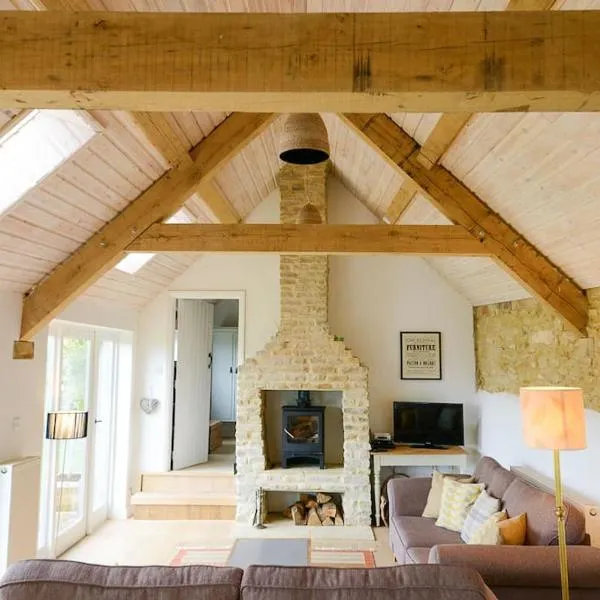 Charming Cotswold Barn, Near Diddly Squat, Soho Farmhouse, hotel in Churchill