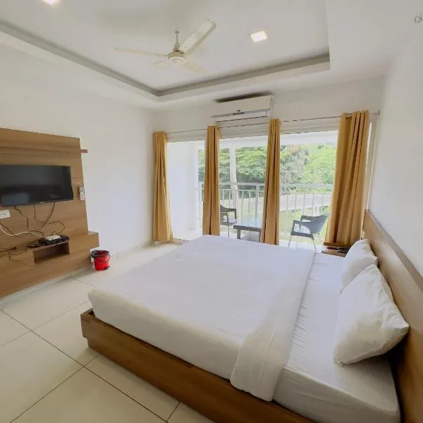 HOTEL LETS STAY, hotel in Ernakulam