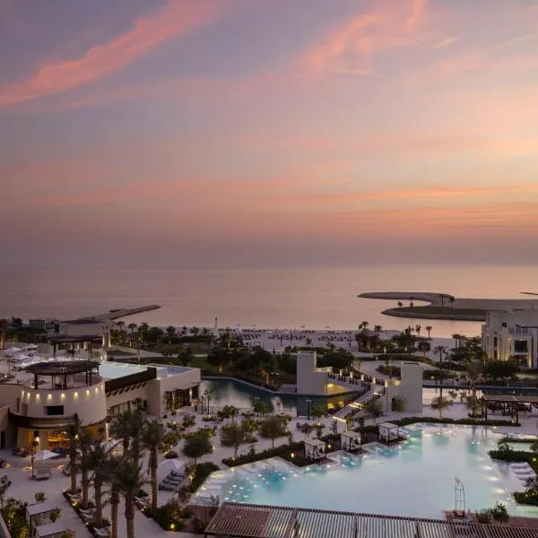 Jumeirah Gulf of Bahrain Resort and Spa، فندق في الزلاق