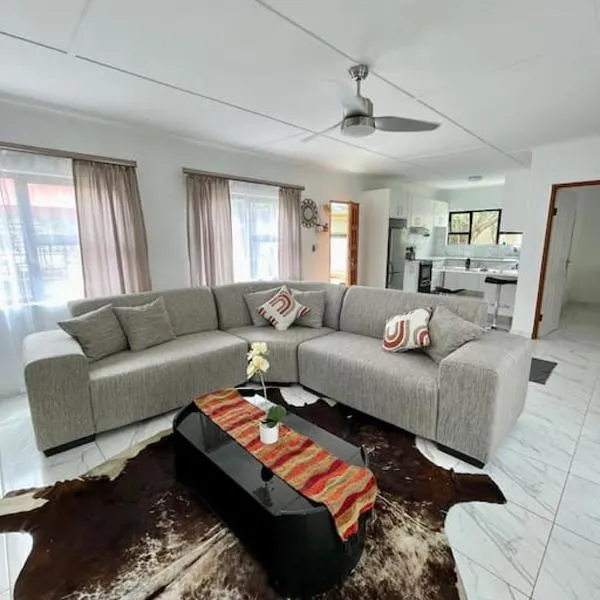 Luxury 1 Bdr Garden Cottage, hotel v destinaci Windhoek