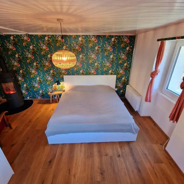 Kunstplanet im Herzen der Alpen am Planetenweg, hotel v destinaci Visp