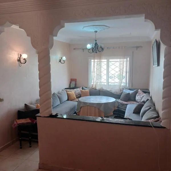 Super appartement avec parking gratuit, hotel v destinaci Udžda