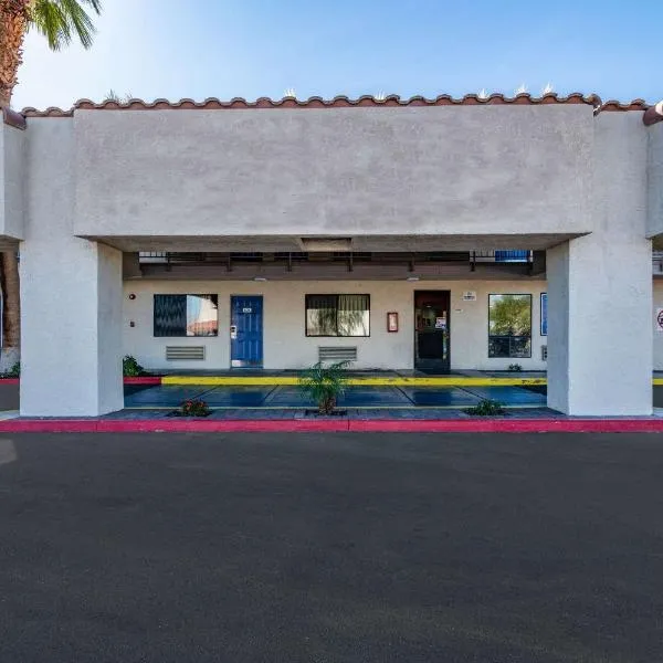 Rodeway Inn & Suites Thousand Palms - Rancho Mirage, hotel in Sky Valley Mobile Home Park