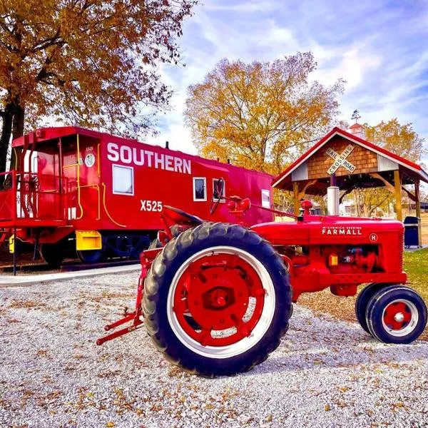 Bourbon Trail: Caboose on the Farm、Lawrenceburgのホテル