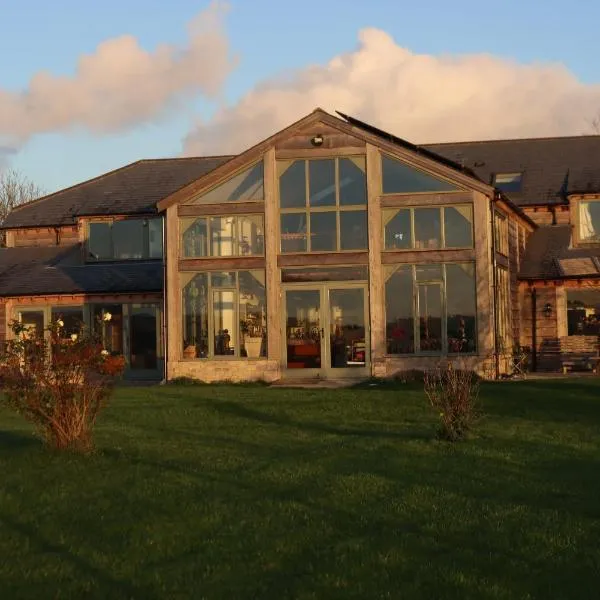 Mapperton Barn House B&B Nr Stourhead & Longleat, hotel in Mere