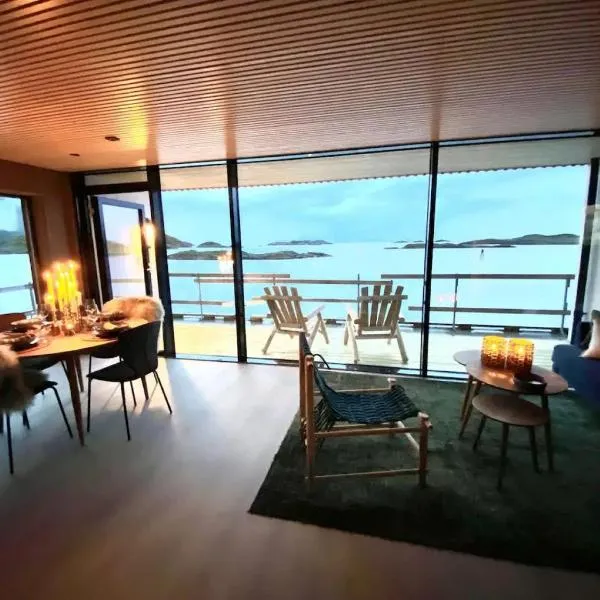 Waterfront apartment with panoramic sea view, hotel en Henningsvaer