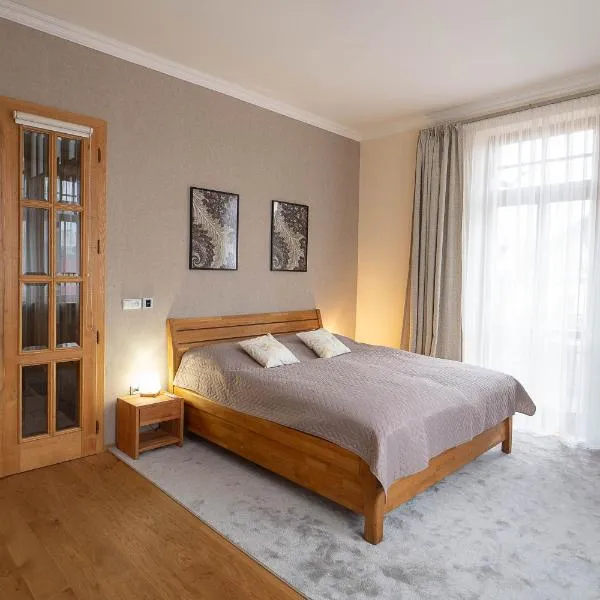 Executive 2-Bdrm central suite, hotel v destinaci Ústí nad Labem