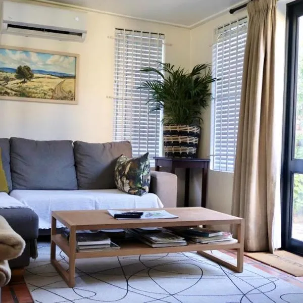 Courtyard Studio lights and wi fi during load shedding, hotel v destinaci Stellenbosch
