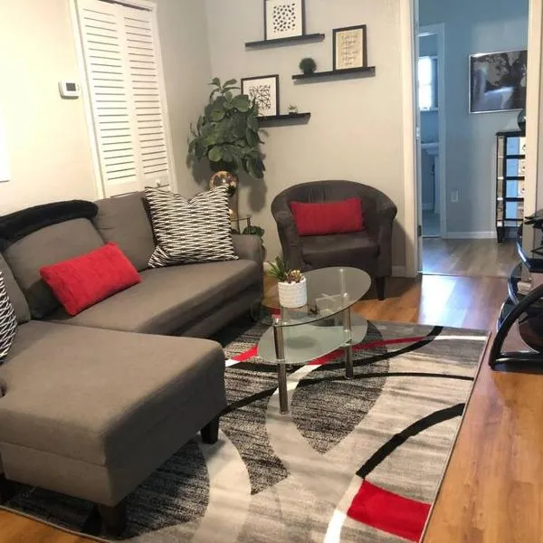 더니든에 위치한 호텔 Downtown Dunedin! 2 bedroom 2 bath NO KIDS, NO PETS
