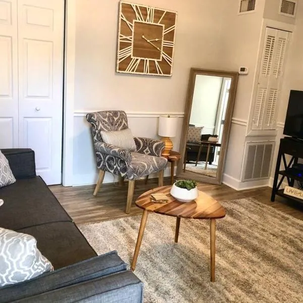 더니든에 위치한 호텔 In the Heart of Downtown Dunedin One Bedroom Apt NO KIDS, NO PETS