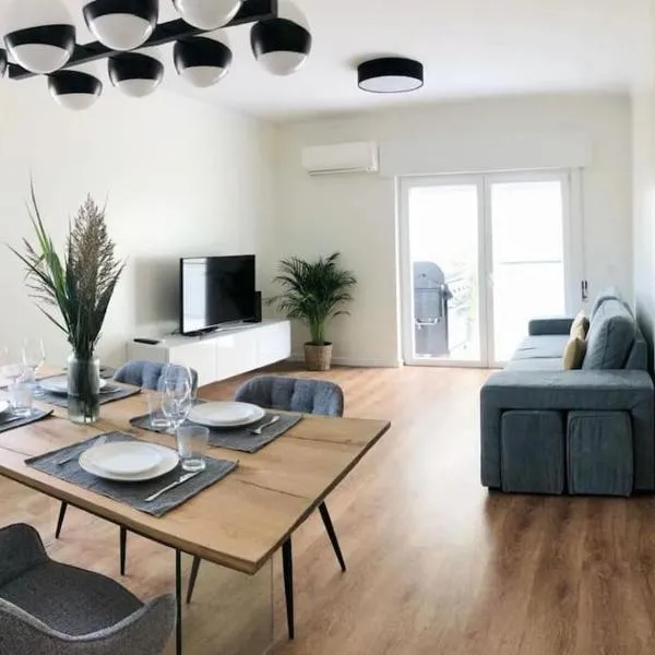 Caparica Beach House, готель у місті Кошта-да-Капаріка