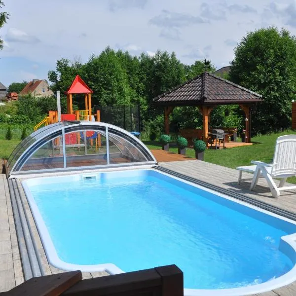 Domek Bagienice z basenem, hotel em Mrągowo