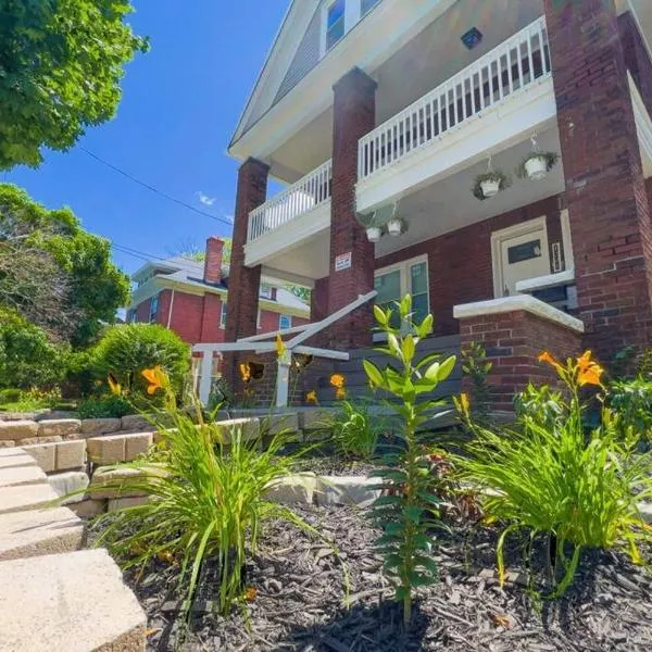 Comfortable 3BR, 1 Bath close to the falls, hotel v destinaci Niagara Falls