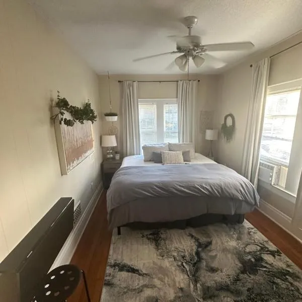 Beautiful Private Room With King Size Bed in Downtown Orlando, hotel v Orlandu