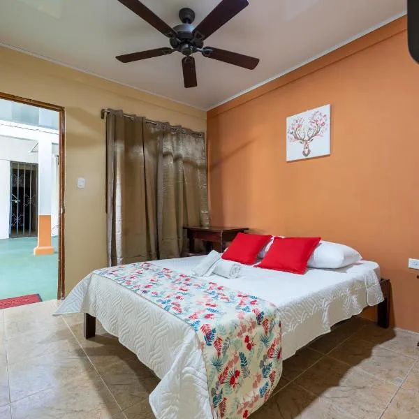 El Cocobolo Food&Rest Room 4 Bed and Breakfast WiFi AC Pkg gratis, hotel v destinaci Liberia