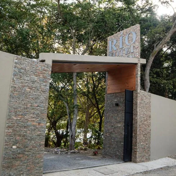 RIO HOTEL Y GLAMPING, hotel in Jalpan