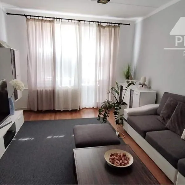 Celý byt pre vás, hotel in Lučenec