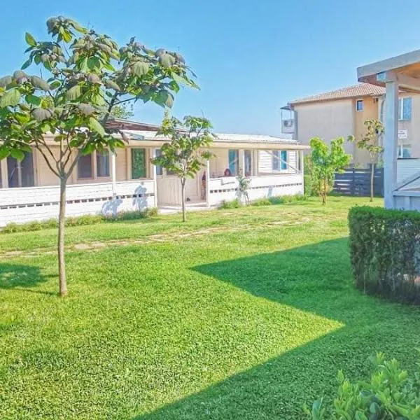 Къщички Морски Светулки, hotel in Sinemorets