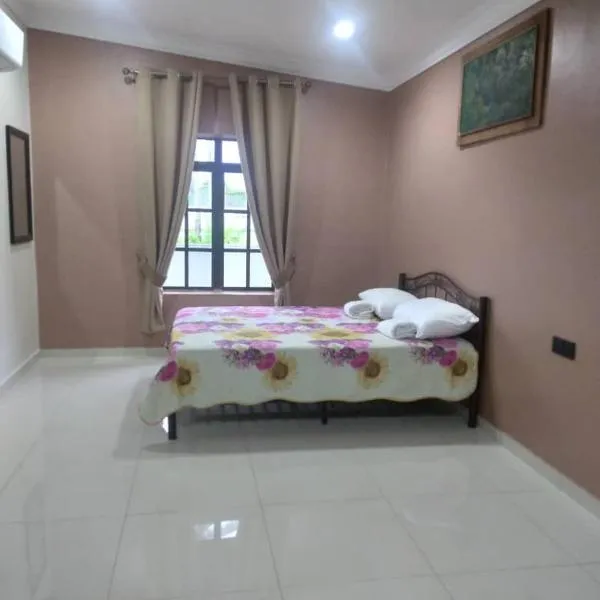 Yasmeen Studio Roomstay Kijal - Room 2 - FOR TWO PERSON ISLAM GUEST ONLY, hotel v destinaci Kijal