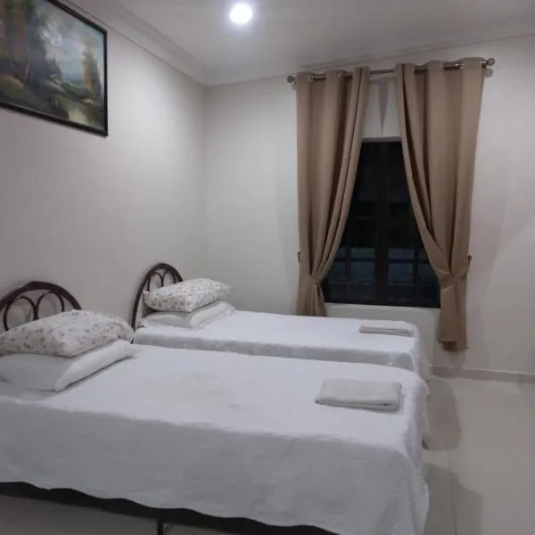 Yasmeen Studio Roomstay Kijal - Room 1 - FOR TWO PERSON ISLAM GUEST ONLY, hotel in Kemasik