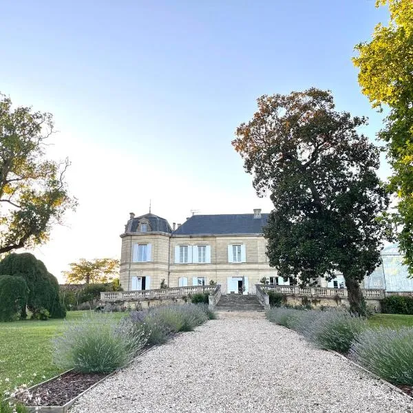 Chateau Carbonneau, hotel a Montcaret