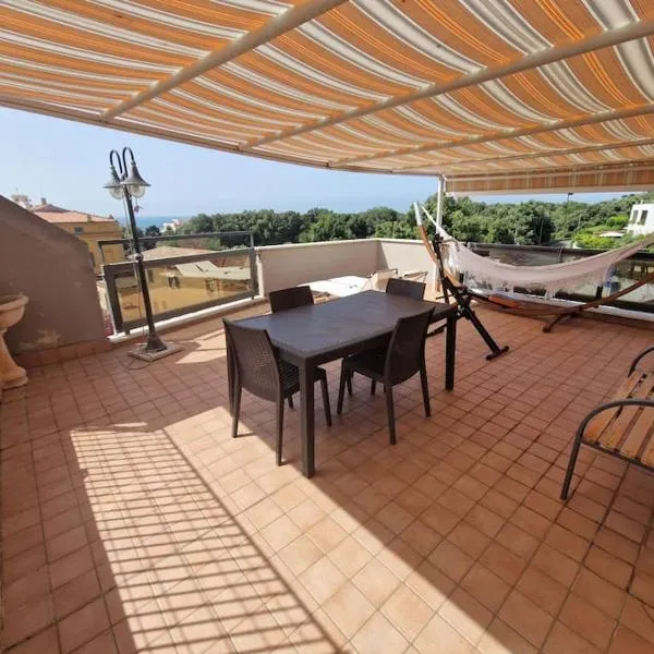 Terrazza a Nettuno e Chiesa Giubilare Santa Maria Goretti, hotel v destinácii Nettuno